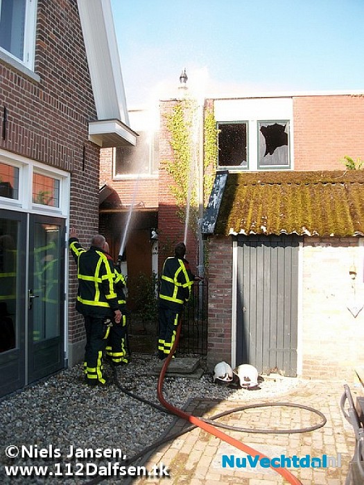 Grote brand verwoest voormalig café in Dalfsen - Foto: Niels Jansen
