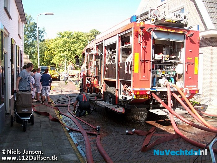 Grote brand verwoest voormalig café in Dalfsen - Foto: Niels Jansen