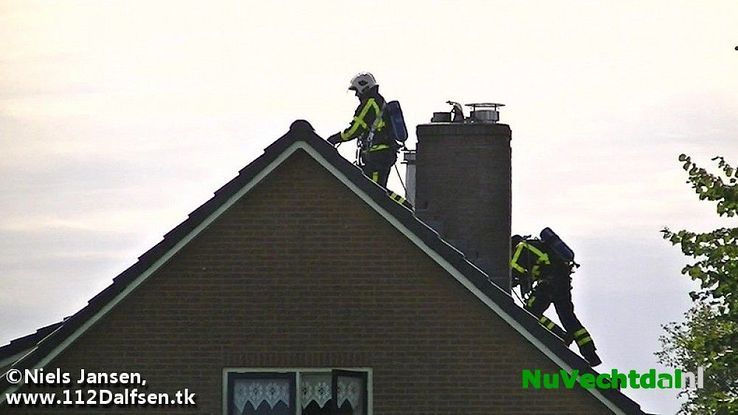 Schoorsteenbrand Middeldijk Dalfsen blijkt mee te vallen - Foto: Niels Jansen
