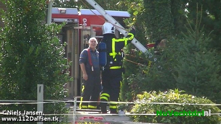 Schoorsteenbrand Middeldijk Dalfsen blijkt mee te vallen - Foto: Niels Jansen