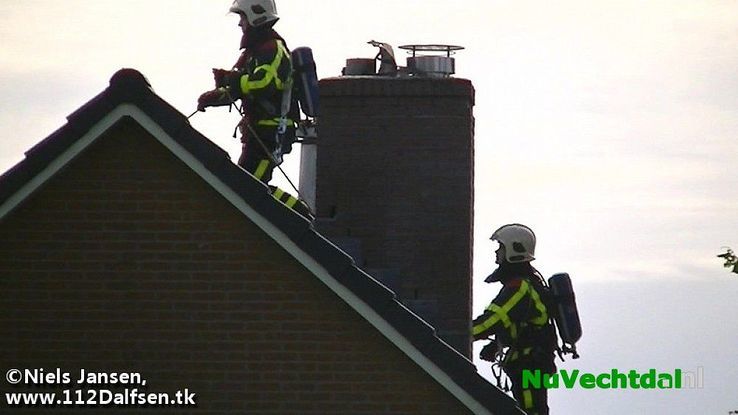 Schoorsteenbrand Middeldijk Dalfsen blijkt mee te vallen - Foto: Niels Jansen