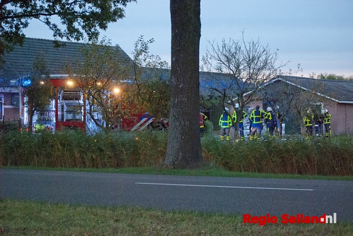 Auto in brand aan de Weerdhuisweg te Lemelerveld - Foto: Robin Duteweerd