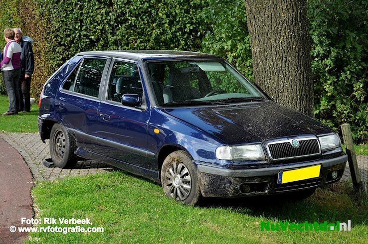 Geen gewonden bij flinke aanrijding te Ommen - Foto: Rik Verbeek