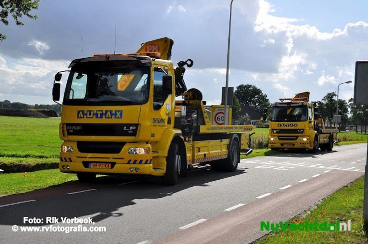 Geen gewonden bij flinke aanrijding te Ommen - Foto: Rik Verbeek