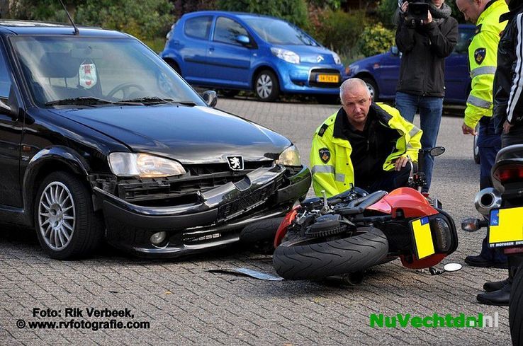 Motorrijder gewond na aanrijding met auto in Ommen - Foto: Rik Verbeek