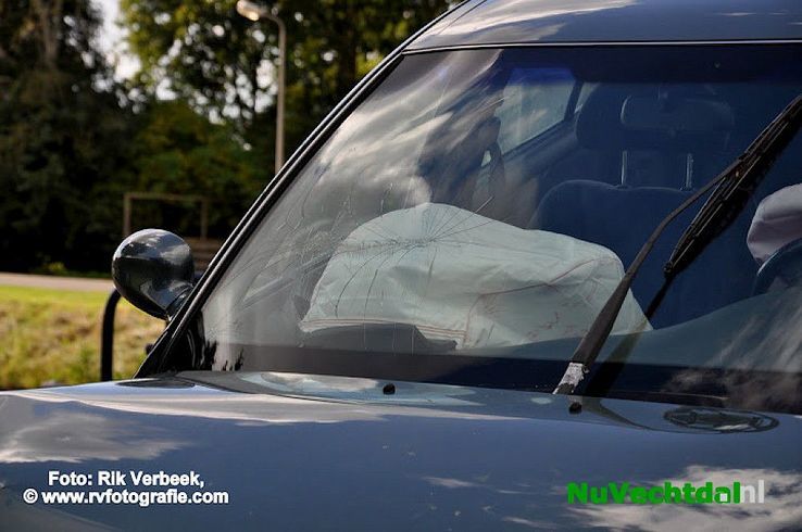 Geen gewonden bij flinke aanrijding te Ommen - Foto: Rik Verbeek