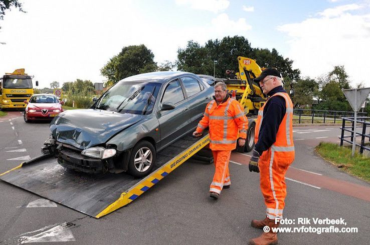 Geen gewonden bij flinke aanrijding te Ommen - Foto: Rik Verbeek