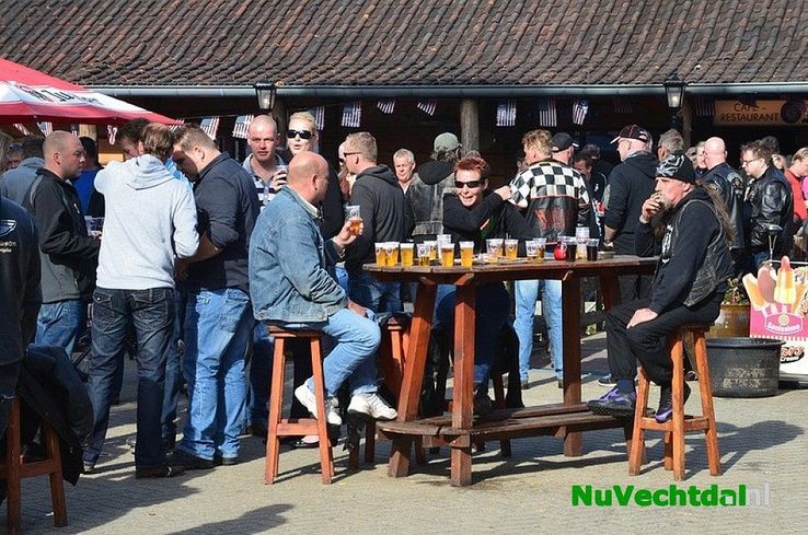 Amerikaanse Dag bij café Calluna goed bezocht - Foto: Johan Bokma