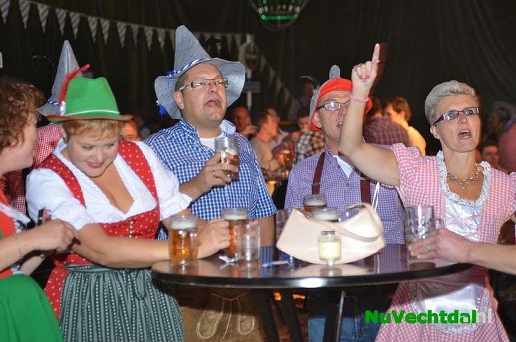 Oktoberfest de Trefkoele Dalfsen meer dan geslaagd - Foto: Johan Bokma