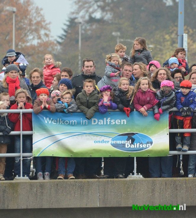 Sint Nicolaas zet ook voet aan Dalfser kade - Foto: Johan Bokma
