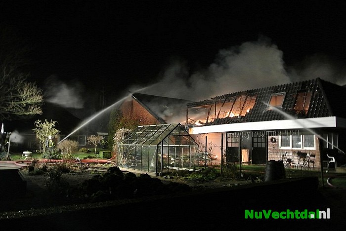 Oorzaak zeer grote brand Engellandweg lijkt bekend - Foto: Niels Jansen