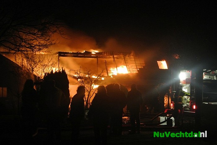 Oorzaak zeer grote brand Engellandweg lijkt bekend - Foto: Niels Jansen