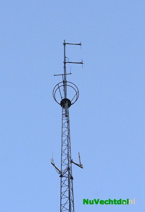 Mast Vechtdal FM verplaatst van Dalfsen naar Oudleusen - Foto: Johan Bokma