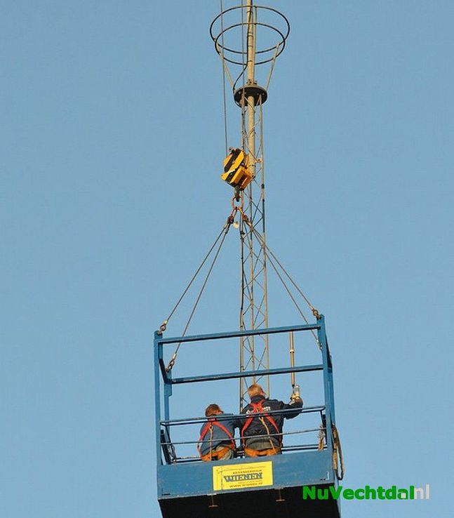 Mast Vechtdal FM verplaatst van Dalfsen naar Oudleusen - Foto: Johan Bokma