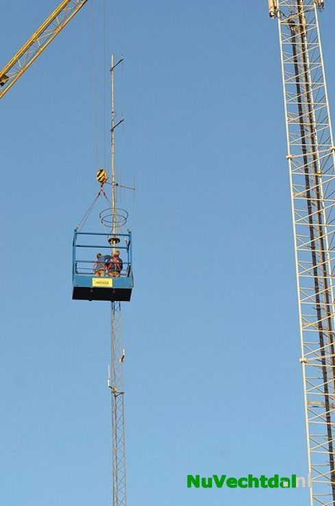 Mast Vechtdal FM verplaatst van Dalfsen naar Oudleusen - Foto: Johan Bokma