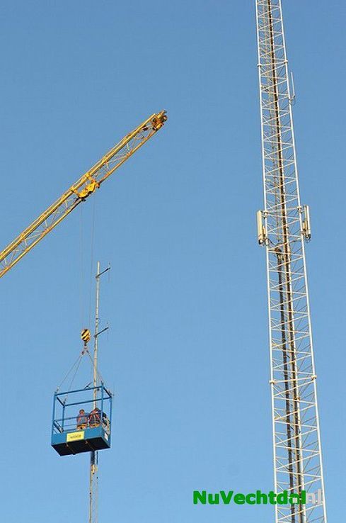 Mast Vechtdal FM verplaatst van Dalfsen naar Oudleusen - Foto: Johan Bokma