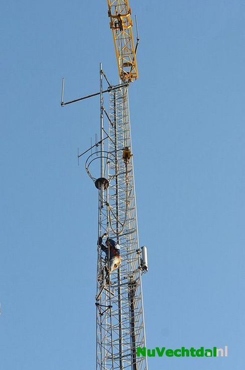 Mast Vechtdal FM verplaatst van Dalfsen naar Oudleusen - Foto: Johan Bokma