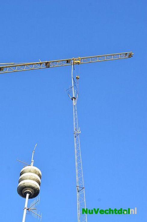 Mast Vechtdal FM verplaatst van Dalfsen naar Oudleusen - Foto: Johan Bokma