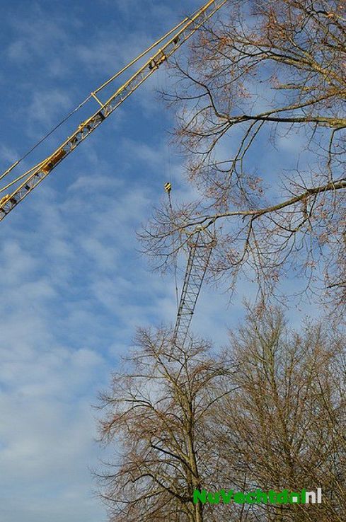 Mast Vechtdal FM verplaatst van Dalfsen naar Oudleusen - Foto: Johan Bokma