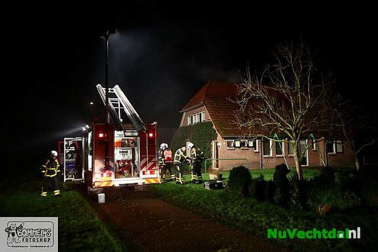 Foto’s: schoorsteenbrand Oude Vechtsteeg Dalfsen - Foto: Marcel van Saltbommel