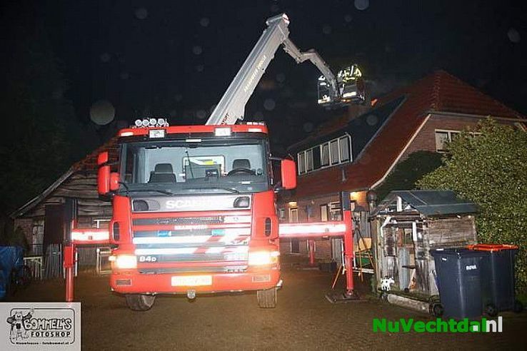 Foto’s: schoorsteenbrand Oude Vechtsteeg Dalfsen - Foto: Marcel van Saltbommel