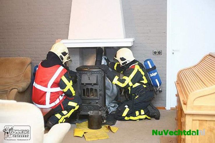 Foto’s: schoorsteenbrand Oude Vechtsteeg Dalfsen - Foto: Marcel van Saltbommel