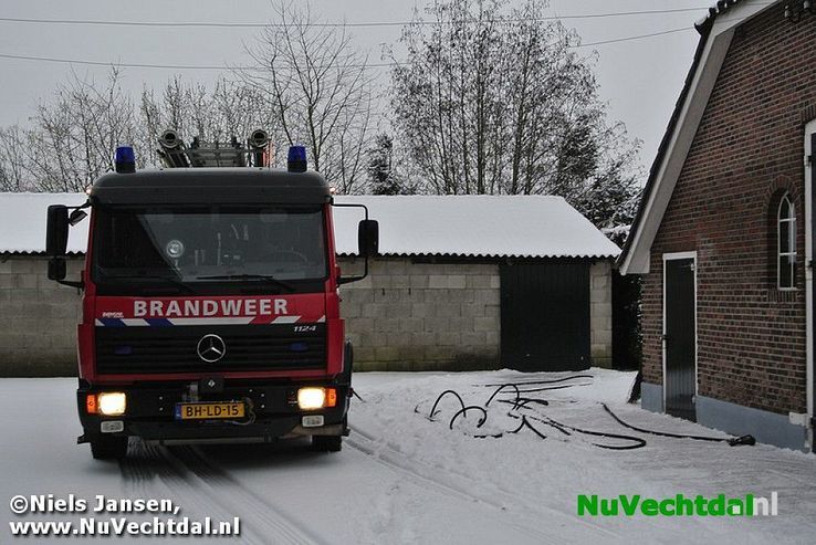 Schoorsteenbrand Engellandweg bij Dalfsen - Foto: Niels Jansen
