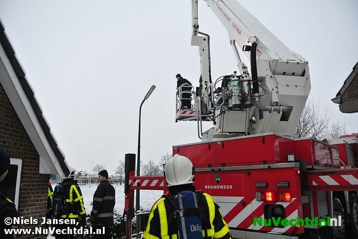 Schoorsteenbrand Engellandweg bij Dalfsen - Foto: Niels Jansen