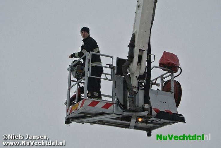 Schoorsteenbrand Engellandweg bij Dalfsen - Foto: Niels Jansen