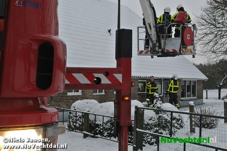 Schoorsteenbrand Engellandweg bij Dalfsen - Foto: Niels Jansen