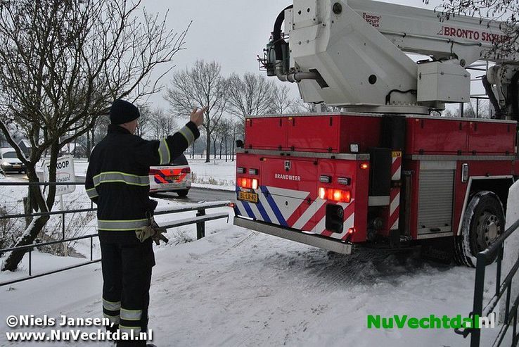 Schoorsteenbrand Engellandweg bij Dalfsen - Foto: Niels Jansen