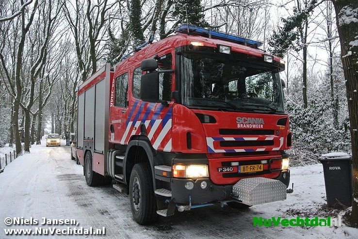 Brandweer Dalfsen rukt uit voor assistentie aan ambulance - Foto: Niels Jansen