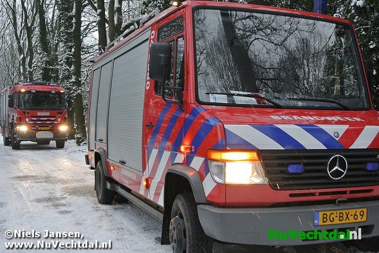 Brandweer Dalfsen rukt uit voor assistentie aan ambulance - Foto: Niels Jansen