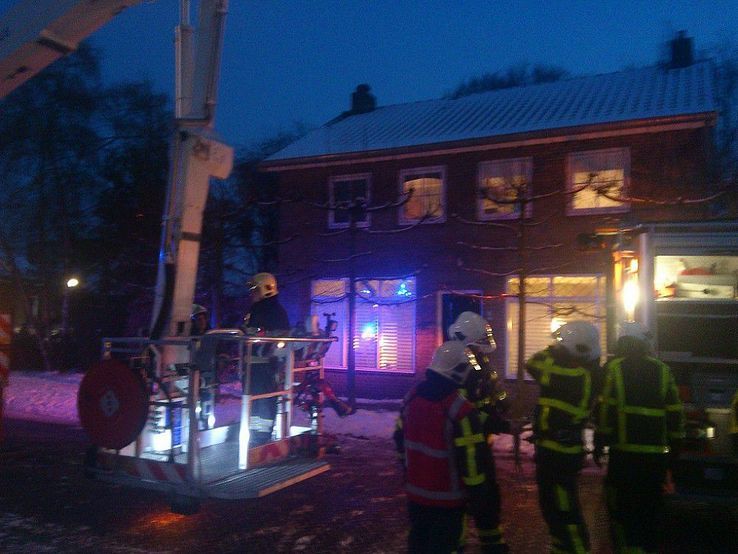 Brandweer weet woning te sparen bij schoorsteenbrand - Foto: Robert Bril