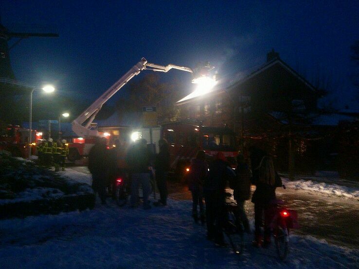 Brandweer weet woning te sparen bij schoorsteenbrand - Foto: Robert Bril