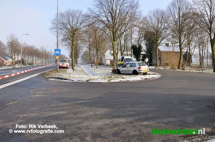 Crash op de N377 bij balkbrug loopt redelijk goed af - Foto: Rik Verbeek