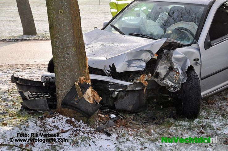 Crash op de N377 bij balkbrug loopt redelijk goed af - Foto: Rik Verbeek