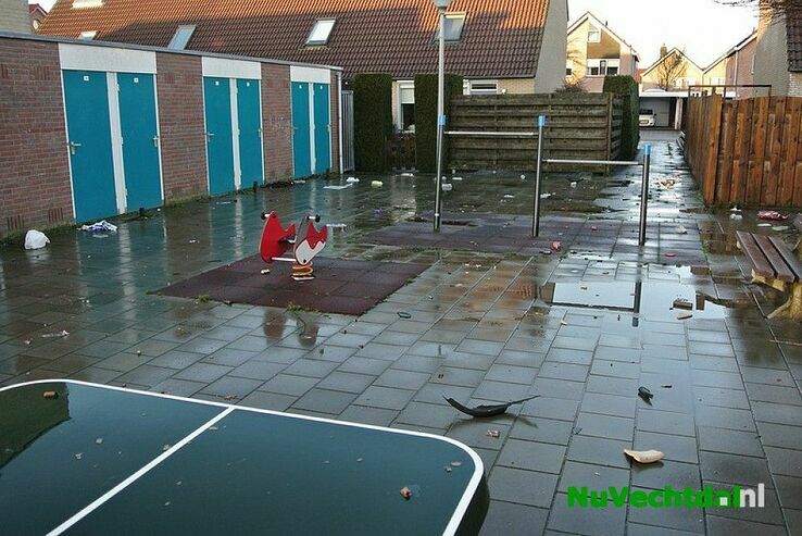 Op diverse plekken schade na oud en nieuw in Dalfsen - Foto: Niels Jansen
