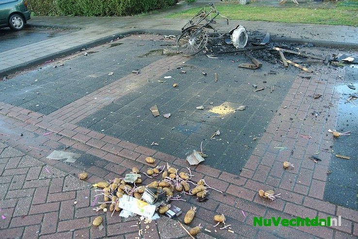 Op diverse plekken schade na oud en nieuw in Dalfsen - Foto: Niels Jansen