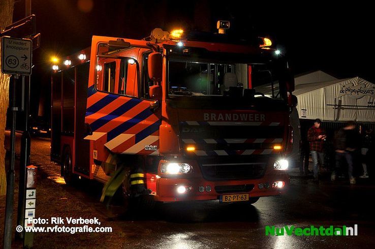 Foto’s: Auto met personen te water in Vilsteren - Foto: Rik Verbeek