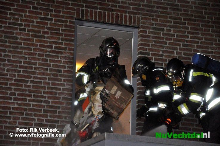 Brand richt schade aan in woning Vermeerstraat Ommen - Foto: Rik Verbeek