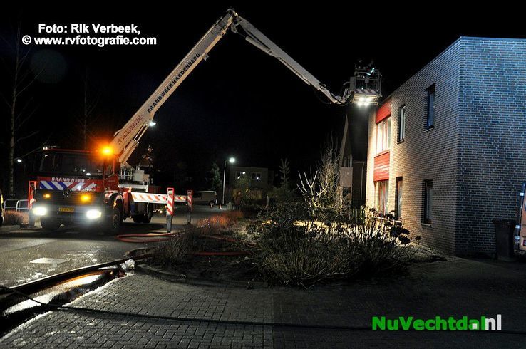 Brand richt schade aan in woning Vermeerstraat Ommen - Foto: Rik Verbeek