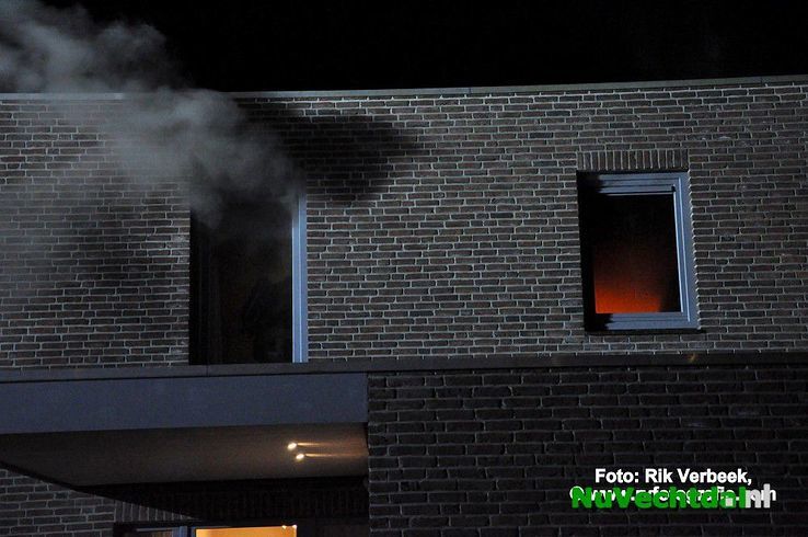 Brand richt schade aan in woning Vermeerstraat Ommen - Foto: Rik Verbeek