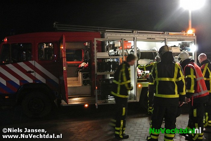 Vrachtwagen in brand bij Station in Dalfsen - Foto: Niels Jansen