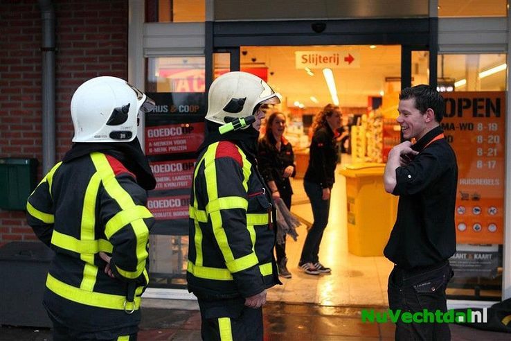 Brandweer Lemelerveld rukt uit naar brandmelding COOP - Foto: Martin Zwakenberg