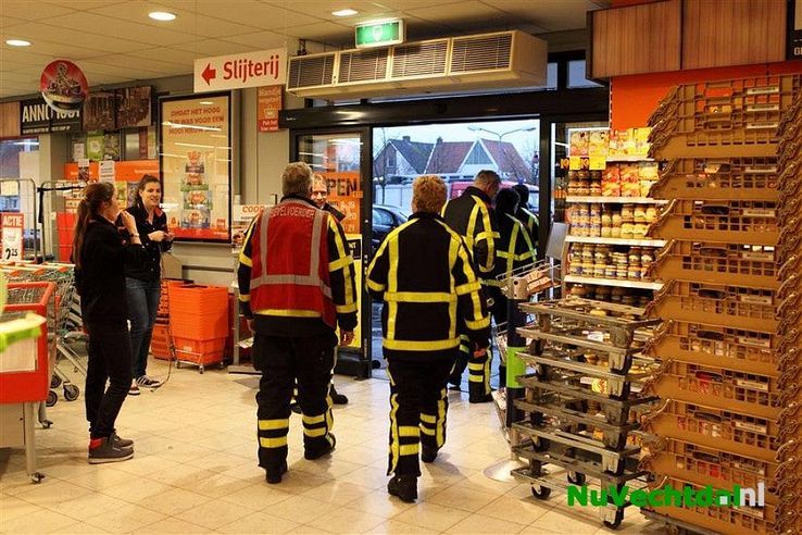 Brandweer Lemelerveld rukt uit naar brandmelding COOP - Foto: Martin Zwakenberg