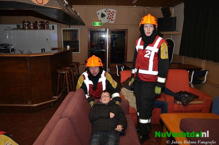 Jeugdbrandweer Dalfsen oefent bij Scouting Dalfsen - Foto: Johan Bokma