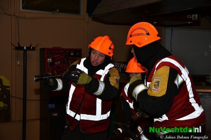 Jeugdbrandweer Dalfsen oefent bij Scouting Dalfsen - Foto: Johan Bokma
