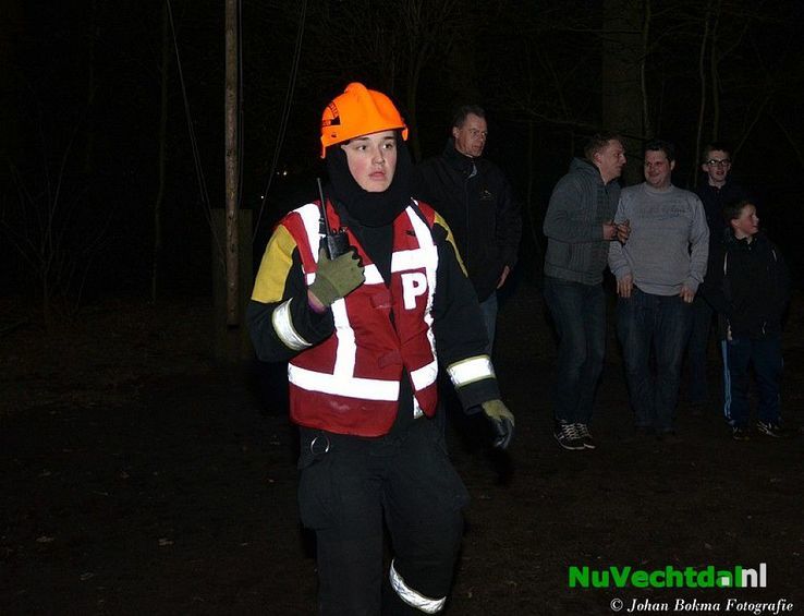 Jeugdbrandweer Dalfsen oefent bij Scouting Dalfsen - Foto: Johan Bokma
