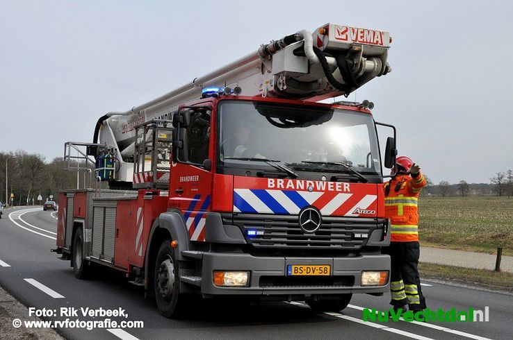 Woning verwoest na brand aan de Varsenerdijk Ommen - Foto: Rik Verbeek